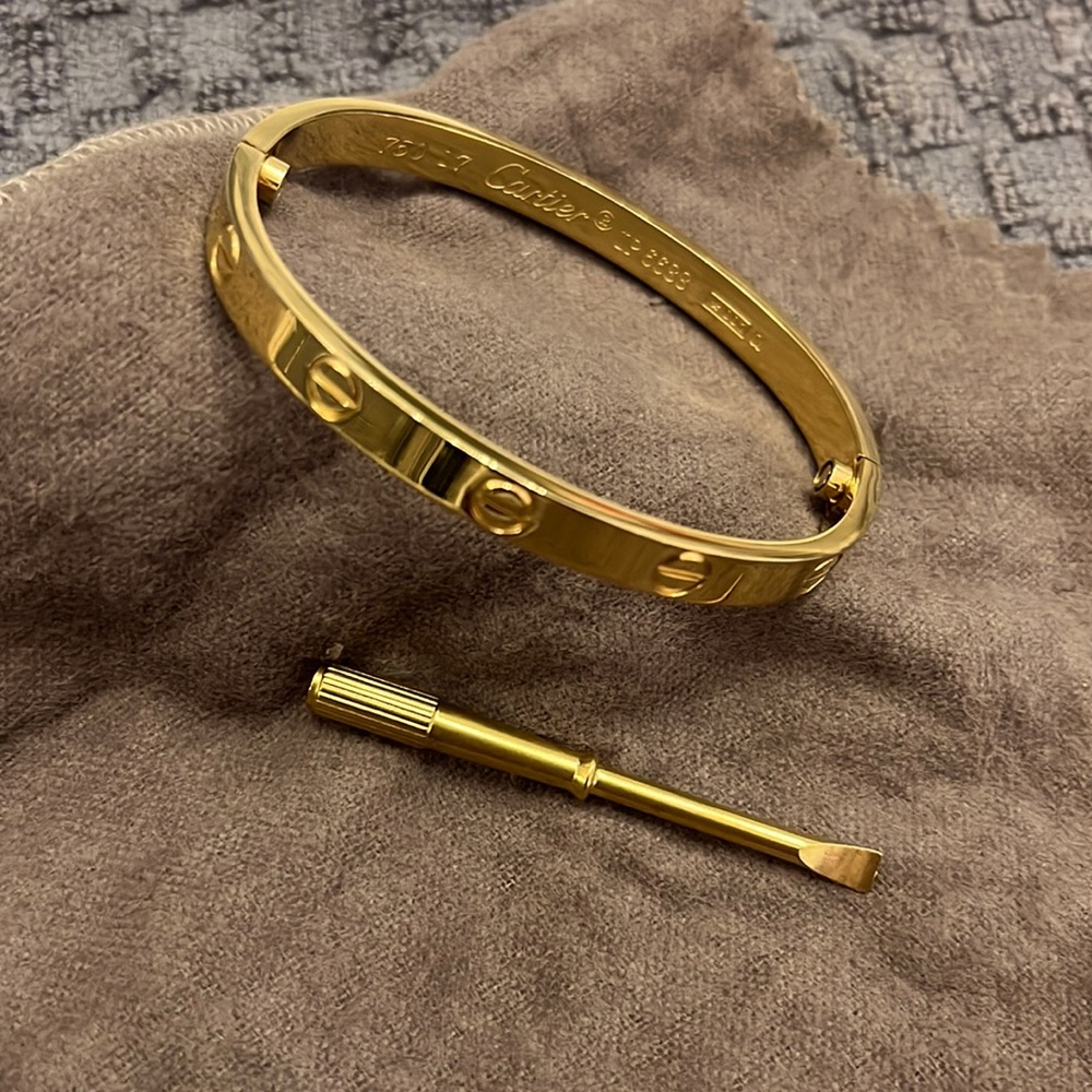 Gold bangle bracelet